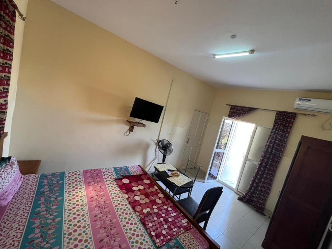 Chez Mimi Hotel Toubab Dialao Kültér fotó